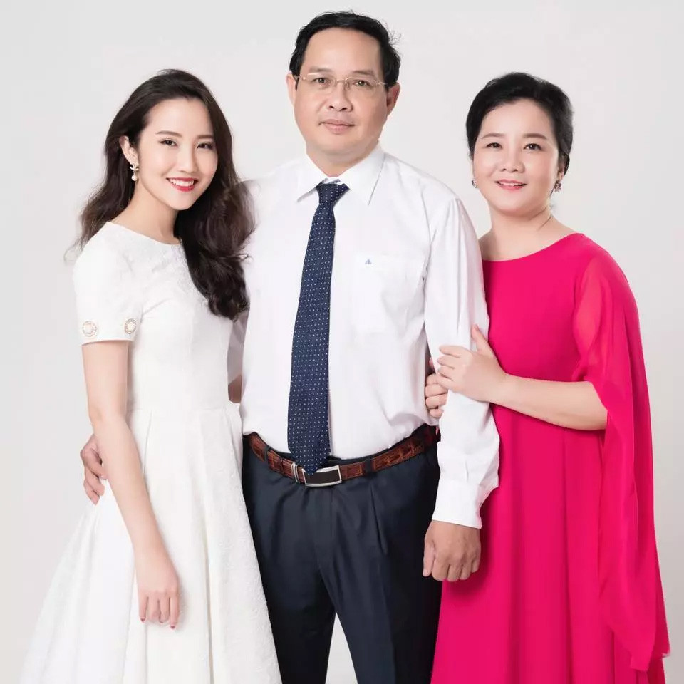 Mẹ vợ quyền lực của Phan Thành hiếm khi lộ diện trong đám cưới của Phan Hoàng