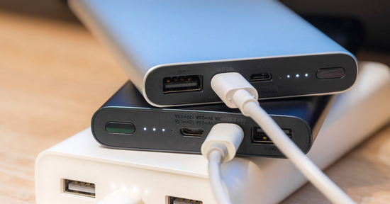 Sạc dự phòng cắm điện liên tục: Thói quen tiện lợi hay ‘bom nổ chậm’?