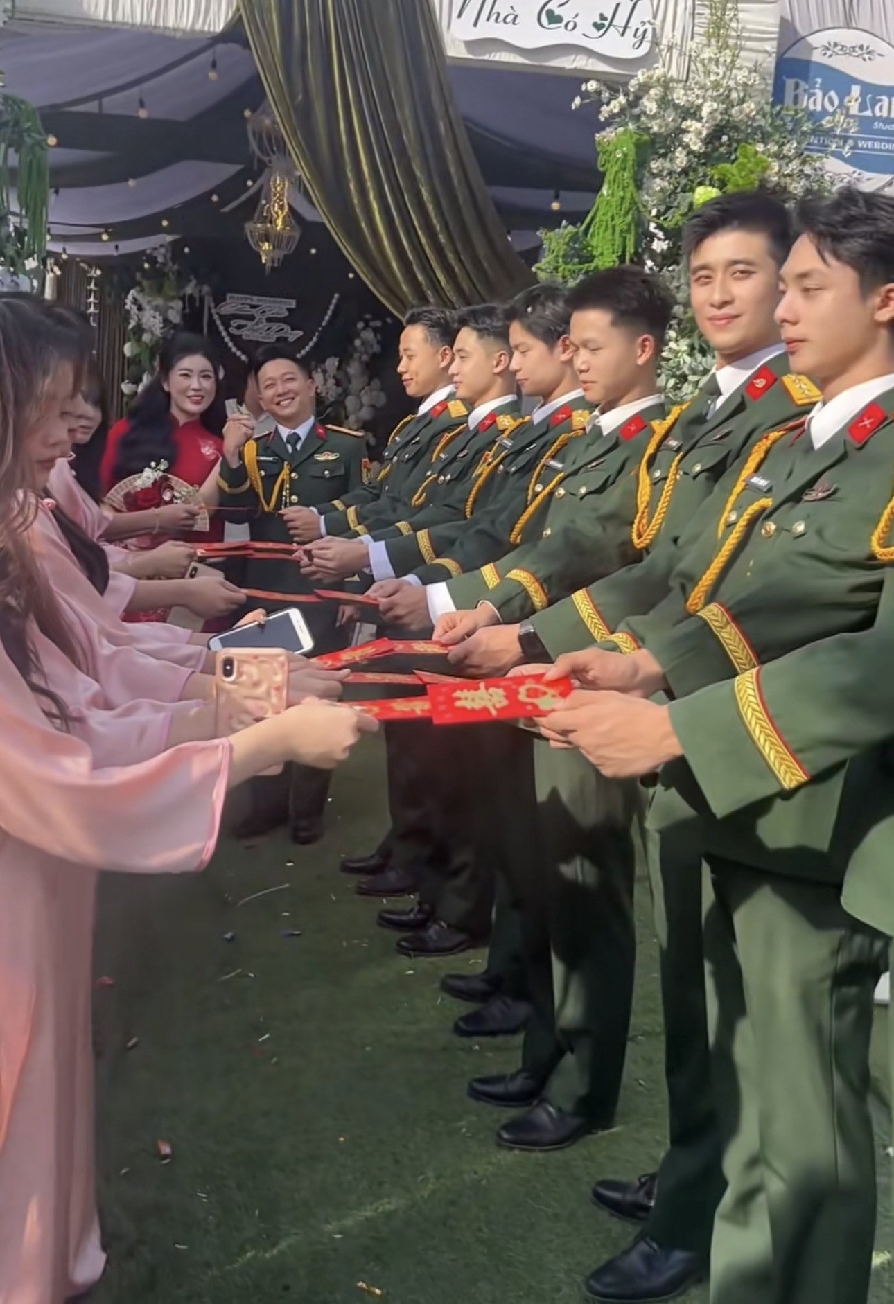 Thông tin về dàn quân nhân bê tráp tooàn cực phẩm đang gây sốt khắp cõi mạng