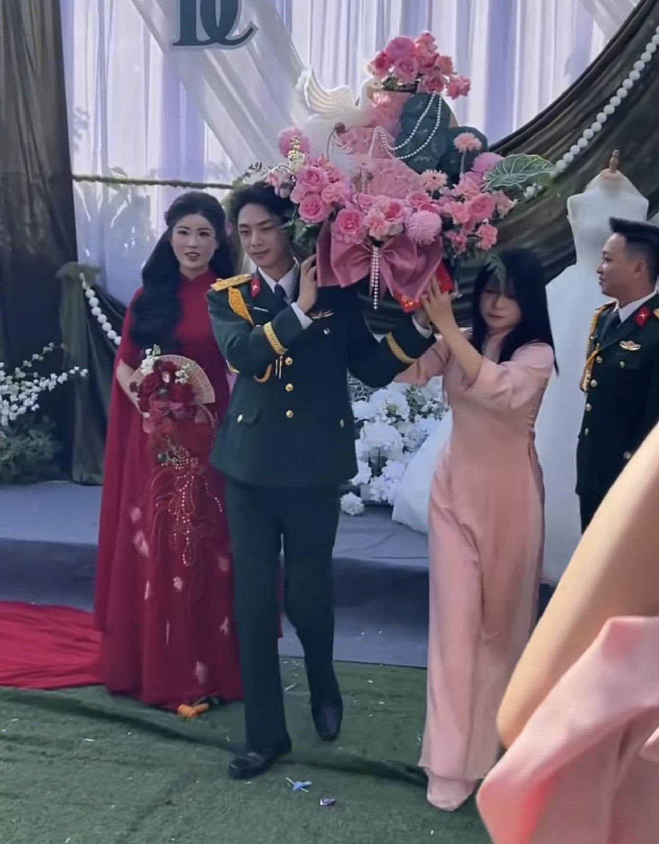 Thông tin về dàn quân nhân bê tráp tooàn cực phẩm đang gây sốt khắp cõi mạng