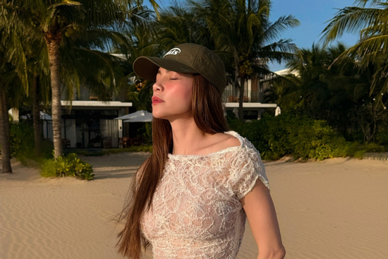 Hồ Ngọc Hà váy ren xuyên thấu, lộ một chi tiết khiến fan trầm trồ