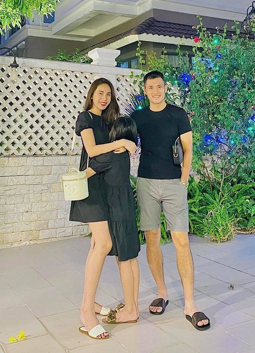 Diện mạo cao lớn của con gái Công Vinh  Thủy Tiên