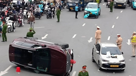 Tài xế trong vụ lật ô tô ở Hà Nội đối diện trách nhiệm pháp lý nào?