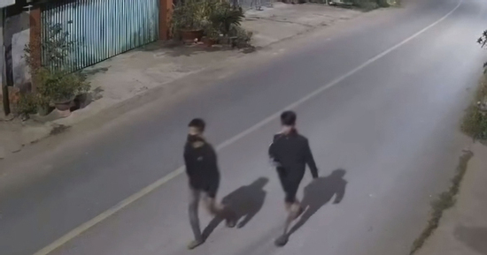 Xe lạ đón giữa đêm, hai người tháo chạy thoát bẫy lừa qua Campuchia