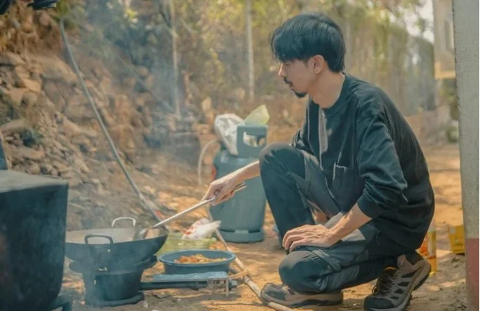 Nghệ sĩ Việt làm từ thiện sao cho đúng? - Ảnh 2