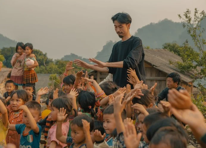 Nghệ sĩ Việt làm từ thiện sao cho đúng? - Ảnh 1