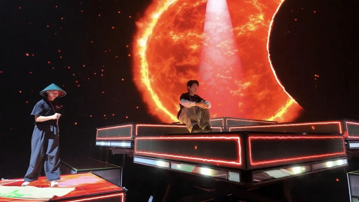 Duc phuc lan dau ke chuyen khoc trong nha ve sinh o intervision 2025 hinh anh 3