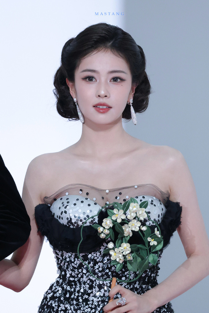 0070mrjigy1i8ikpoqw62j32ij3rtqv7