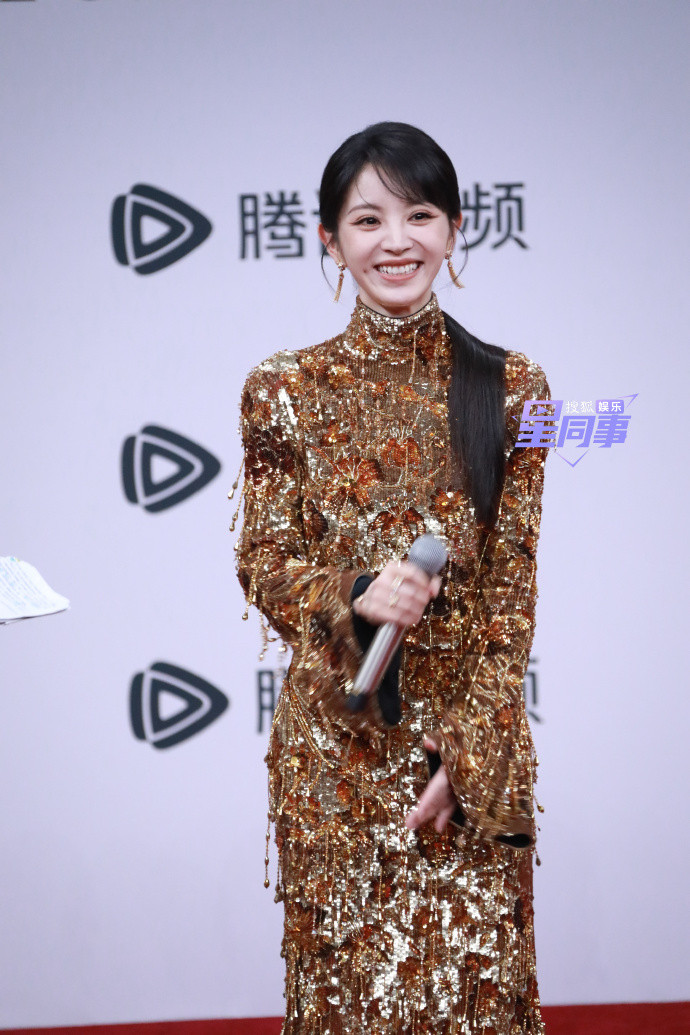 007jsrwsly1i8im4udhaoj323v35s4qr