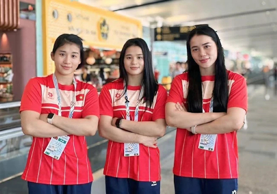 Giành 3 HCV SEA Games trở về, 3 chị em võ sĩ đau đớn nhận tin mất cha