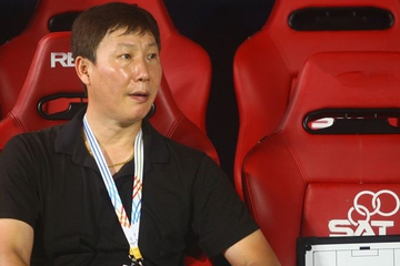 HLV Kim Sang-sik: 'Lúc U22 Việt Nam bị dẫn 0-2, bố mẹ tôi đã tắt TV'