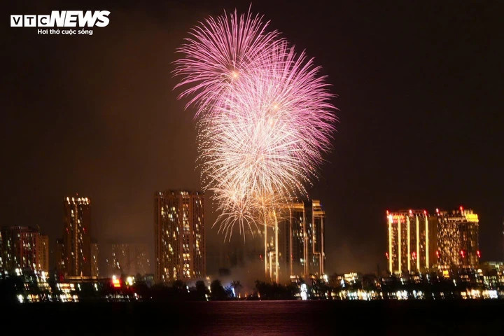 Hà Nội bắn pháo hoa 5 điểm dịp Tết Dương lịch 2026.