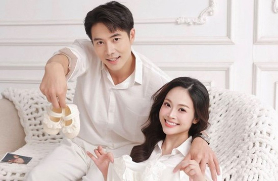 'MC có nụ cười đẹp nhất VTV' lần đầu khoe bụng bầu bên chồng kém 5 tuổi