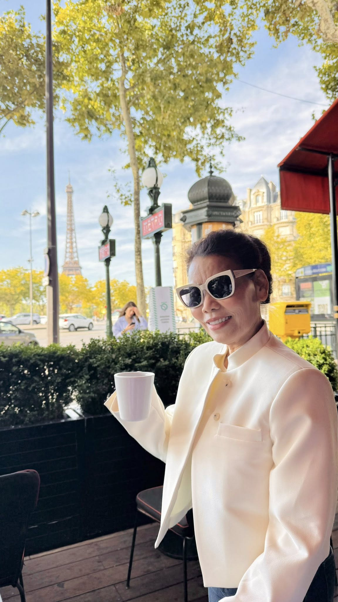 Mẹ Hồ Ngoc Hà tuổi U70 gây sốc với động tác yoga khó - Ảnh 12.