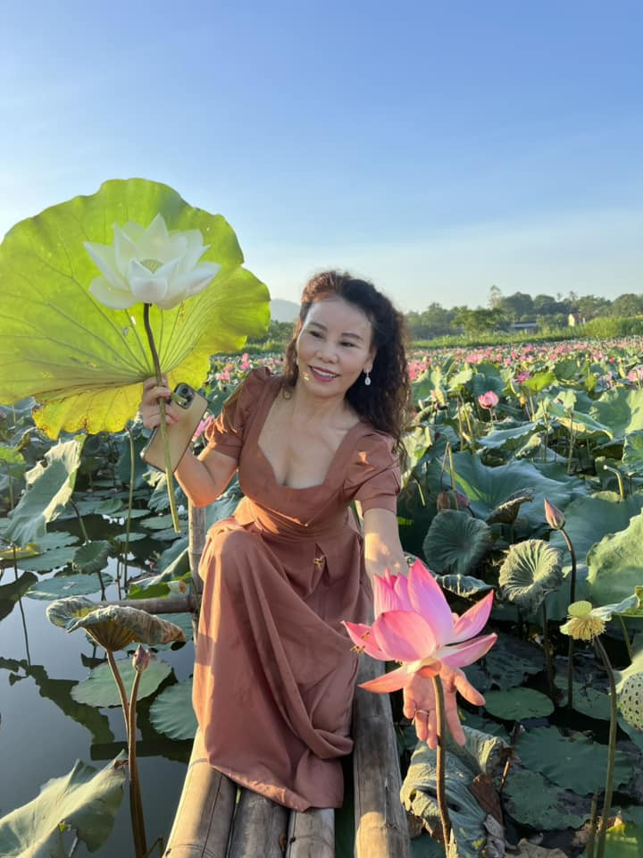 Mẹ Hồ Ngoc Hà tuổi U70 gây sốc với động tác yoga khó - Ảnh 9.