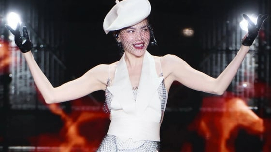 Những chiếc đầm 'nâng đẳng cấp' của Hồ Ngọc Hà trong năm 2025