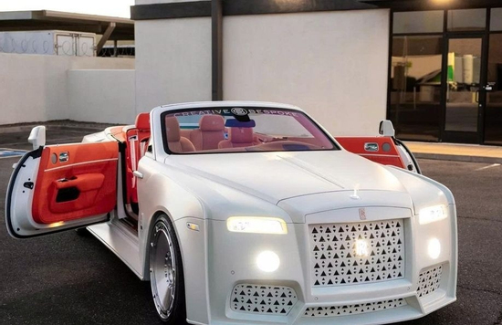 Rolls-Royce Dawn có bản độ cực dị: Giới hạn chỉ 25 khách, đầu xe 'không giống ai', đuôi xe thay mới hoàn toàn