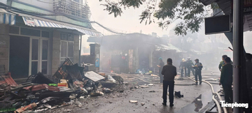 Cảnh chợ Xanh Định Công tan hoang sau hỏa hoạn