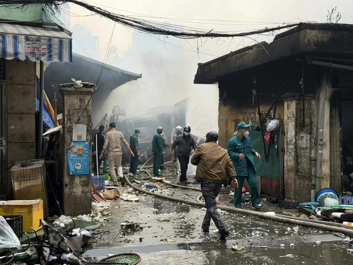 Nhiều tài sản của tiểu thương bị thiêu rụi.