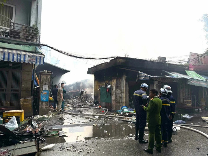 Lúc 6h40, lãnh đạo UBND phường Phương Liệt cho biết đám cháy đã cơ bản được khống chế. Bước đầu, nhà chức trách nhận định không có thương vong về người. Khu chợ xảy ra hỏa hoạn chủ yếu là các ki-ốt tạm.