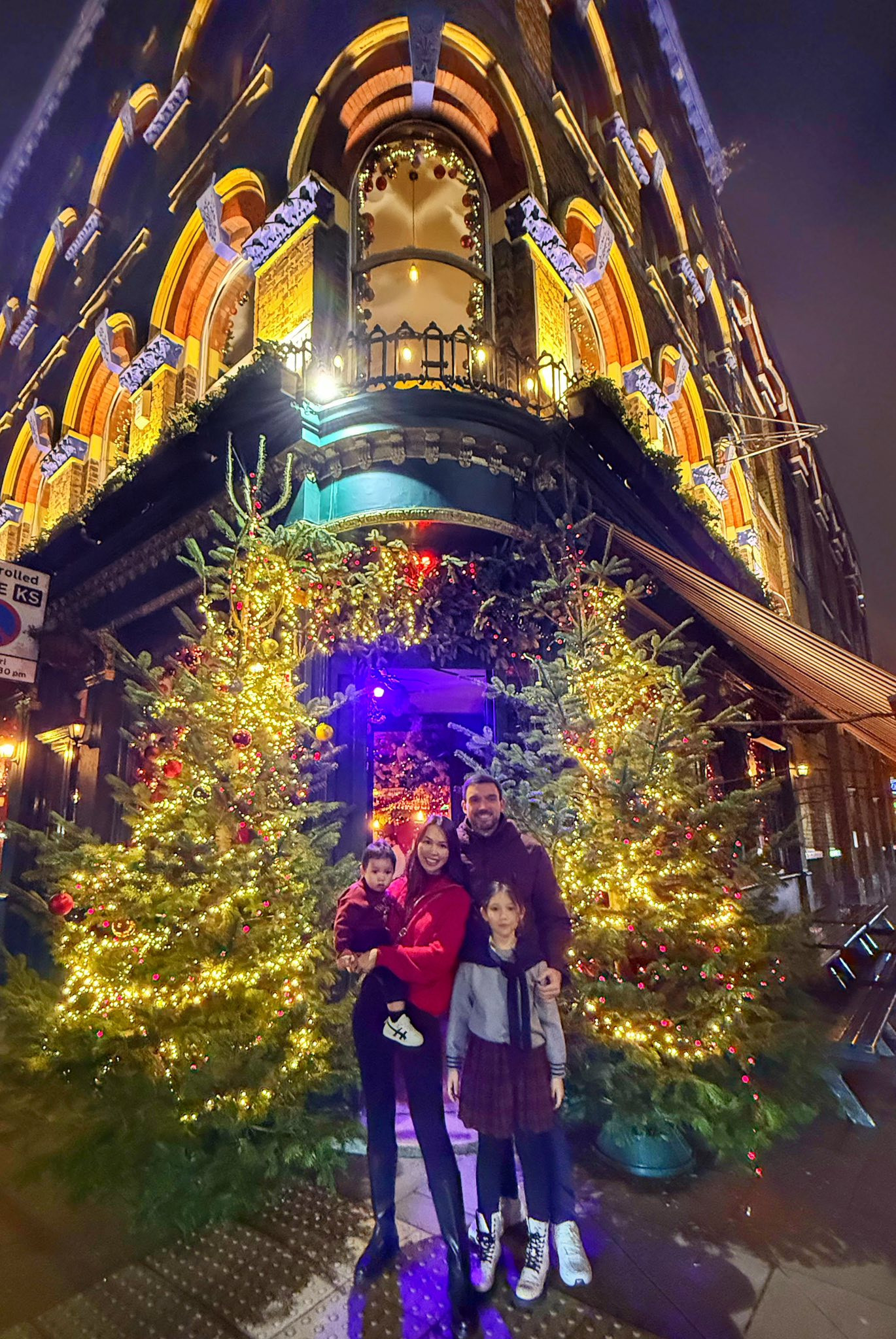 2 con lai Tây nhà siêu mẫu Hà Anh tận hưởng giáng sinh ở quê nội - Ảnh 5.