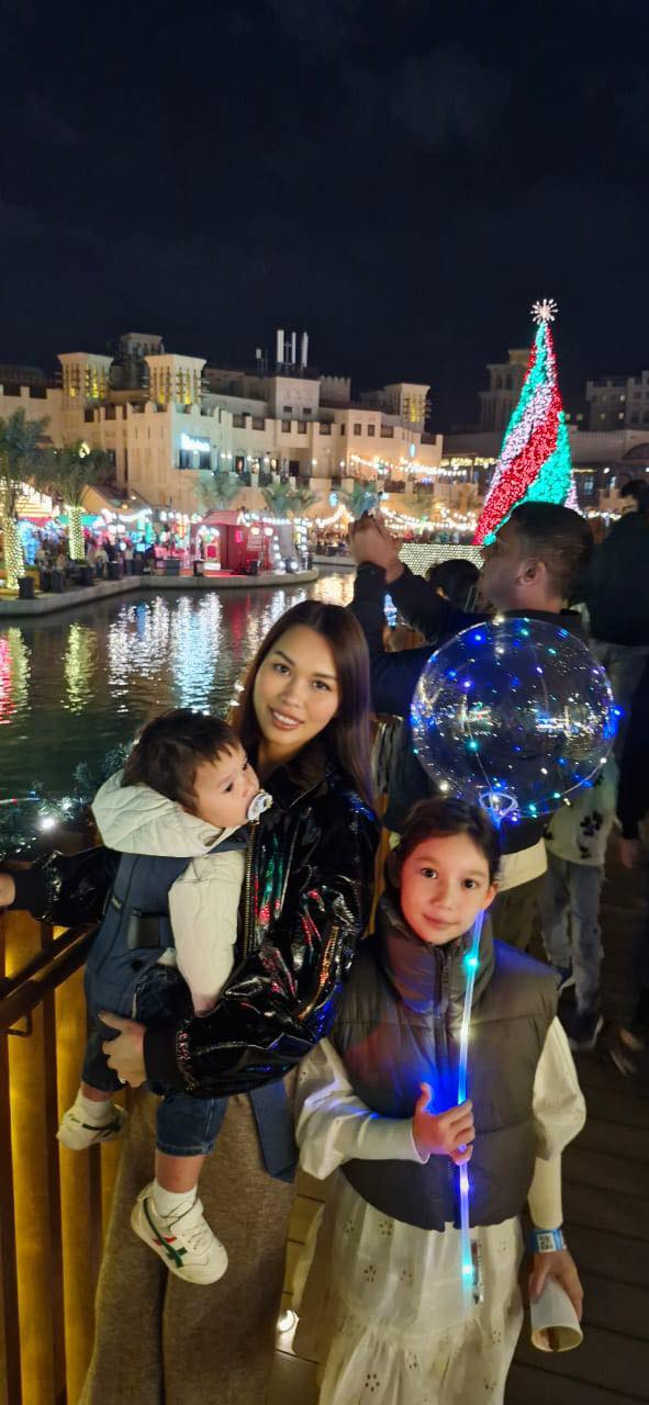 2 con lai Tây nhà siêu mẫu Hà Anh tận hưởng giáng sinh ở quê nội - Ảnh 2.