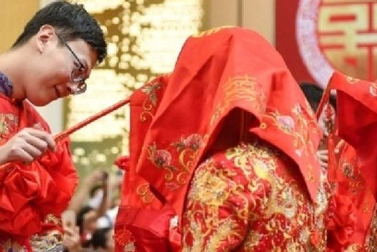 Sống chung 2 năm không đăng ký, chồng đòi lại 2 tỷ đồng sính lễ khi vợ đòi chia tay