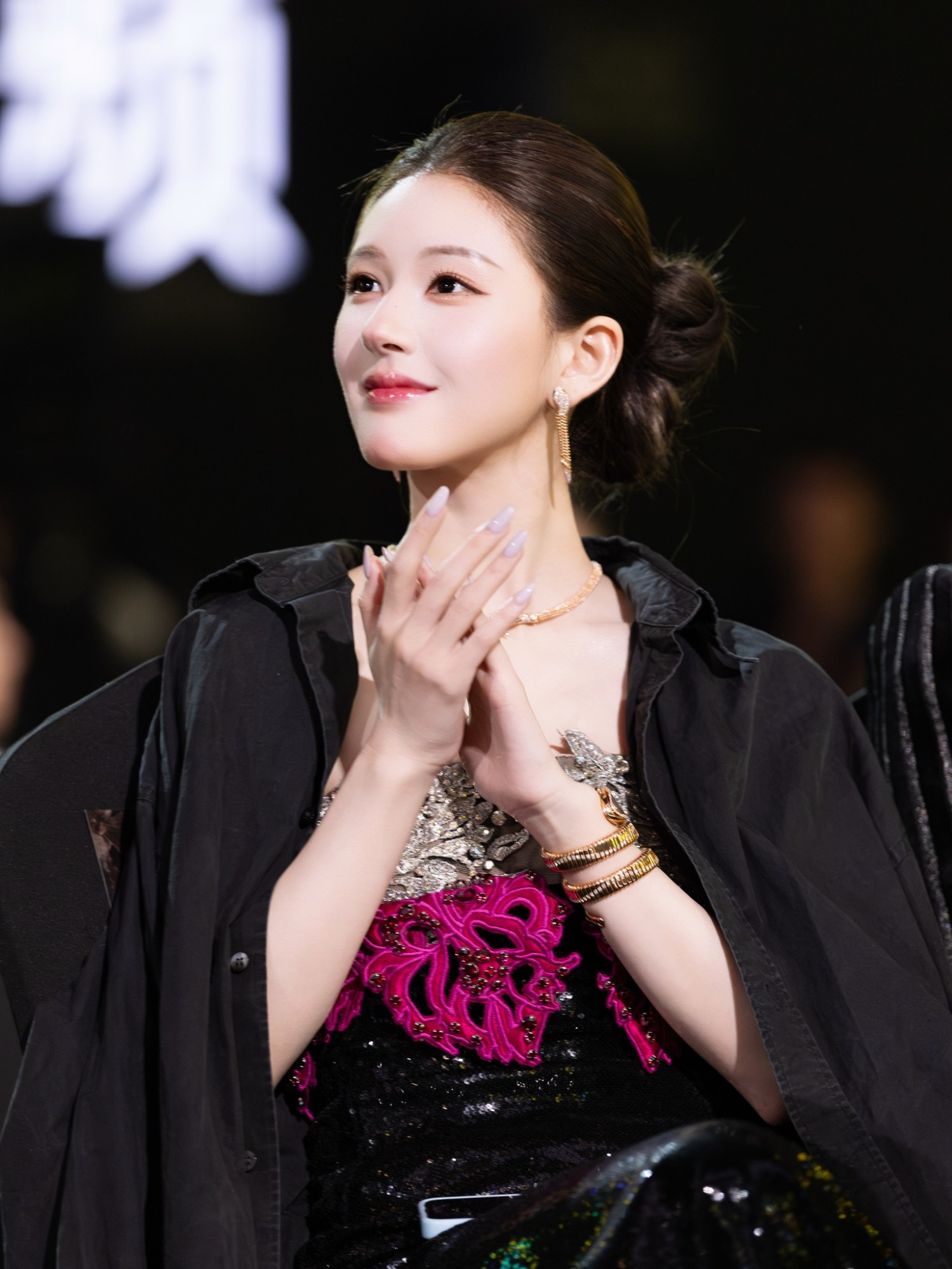 Tạo hình của Triệu Lộ Tư vấp tranh cãi trên mạng xã hội - Ảnh 2