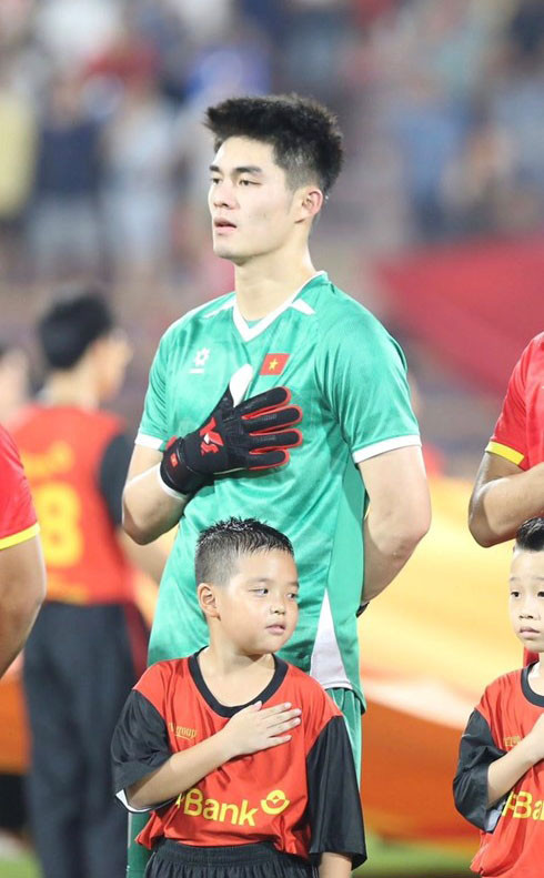 Thủ môn Trần Trung Kiên của U22 Việt Nam bất ngờ trở thành