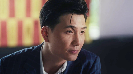 'Trai đểu' phim giờ vàng VTV: Từng bị liệt 2 chân, mệnh danh 'tổng tài màn ảnh'