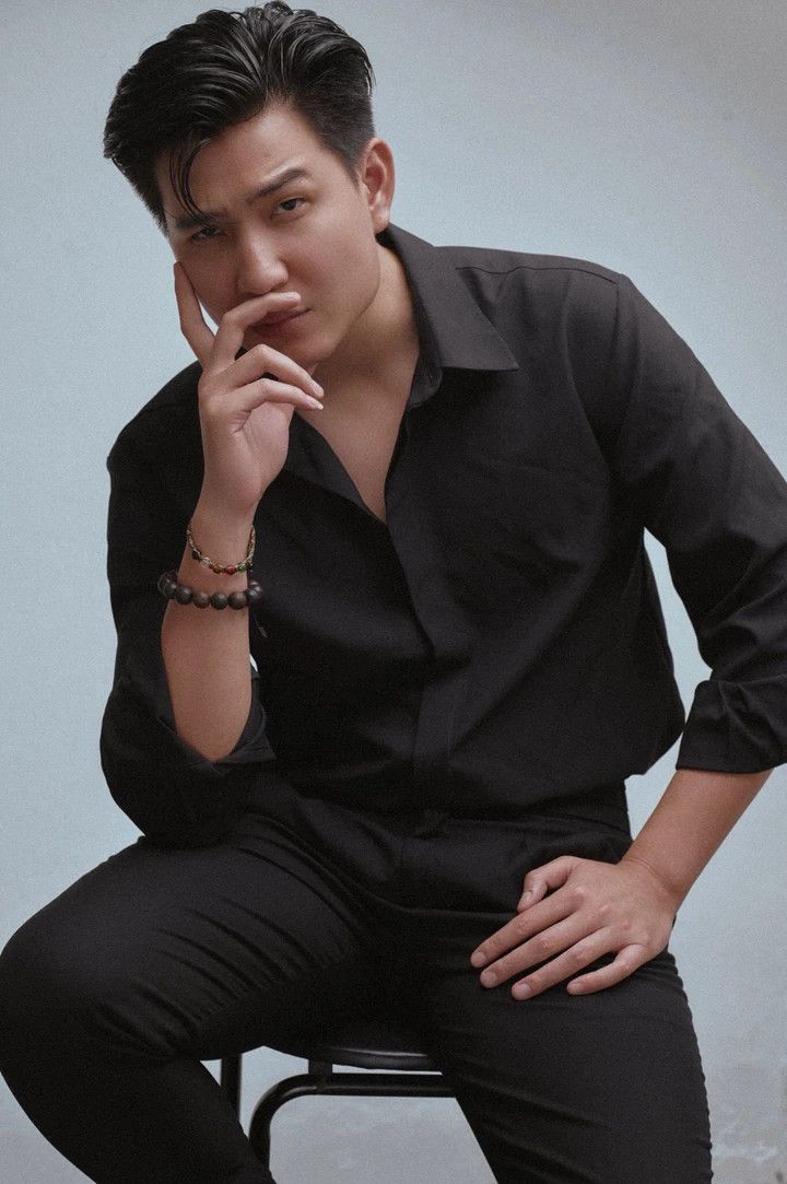 Ít ai biết, nam diễn viên từng có khoảng thời gian bị liệt cả 2 chân, phải ra nước ngoài chữa trị. Trong giai đoạn điều trị, cơ thể anh tăng cân không kiểm soát, từng chạm mốc 89 kg.