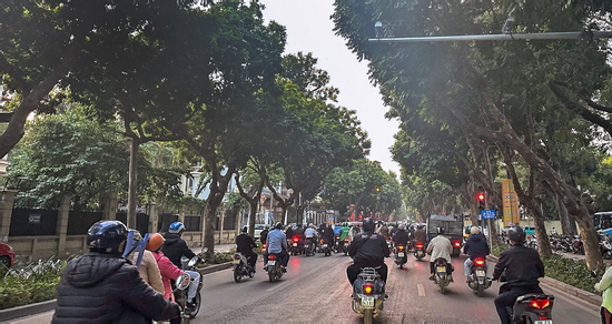 Cận cảnh camera AI tại 6 tuyến phố Hà Nội áp dụng 'làn sóng xanh'