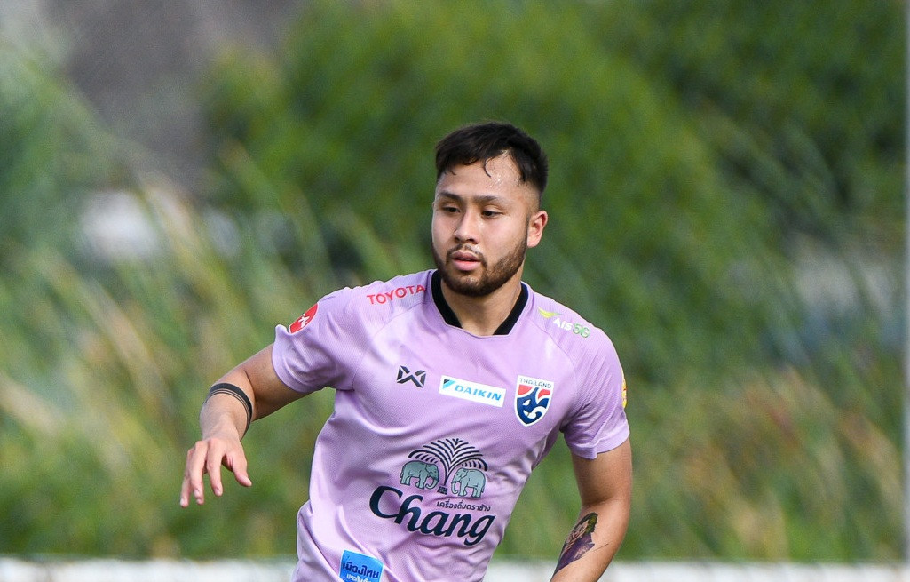 Cầu thủ Thái Lan bất ngờ xuất gia dù đang thi đấu - Ảnh 2.