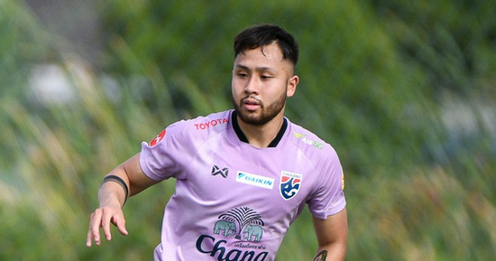 Cầu thủ Thái Lan bất ngờ xuất gia dù đang thi đấu