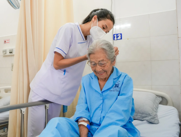 Diễn biến mới nhất về sức khỏe của nghệ sĩ Phi Điểu sau nhập viện cấp cứu - Ảnh 1