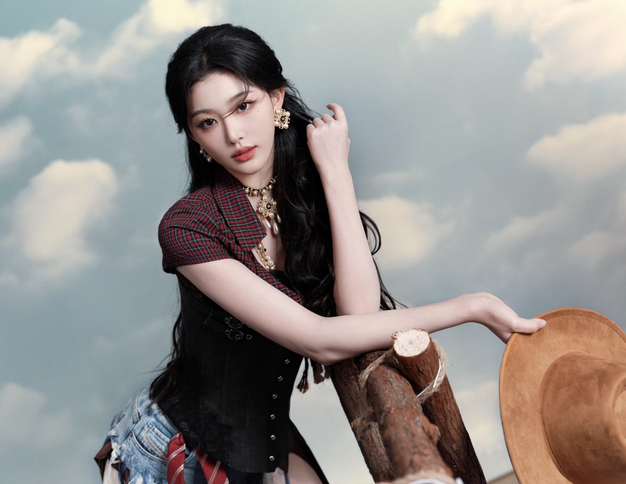 Đúng 16h30 ngày mai, thứ Năm 25/12/2025, Thần Tài lẫn quý nhân chiếu mệnh, 3 con giáp sẽ hưởng lộc trời ban, sự nghiệp 'cất cánh', may mắn ngập tràn - Ảnh 1