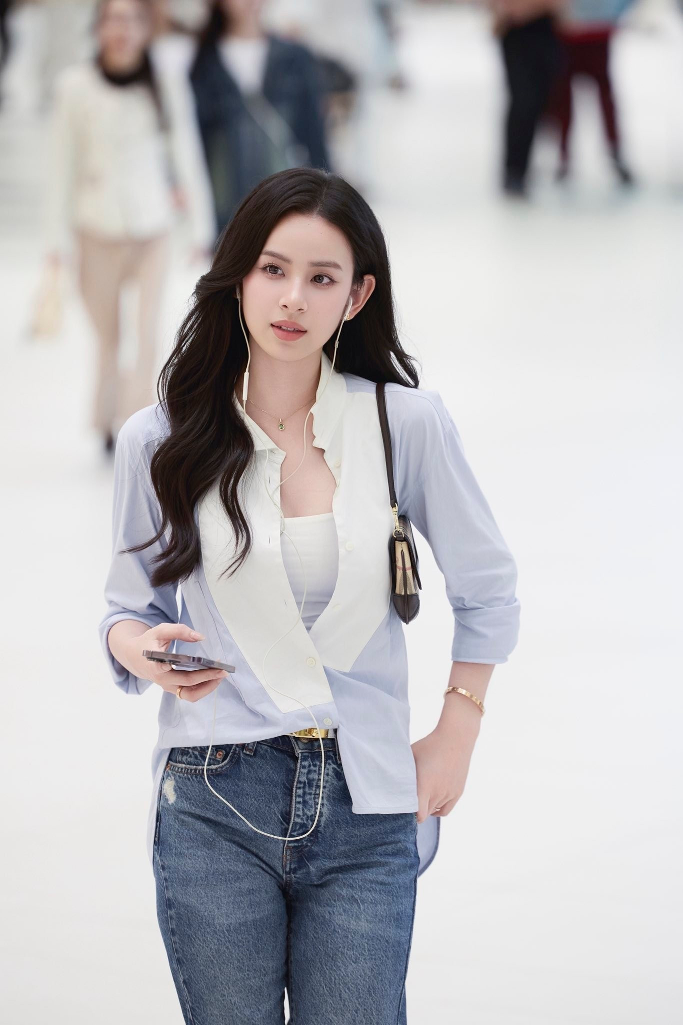 Hoa hậu đua nhau chụp ảnh trạm tỷ đang gây sốt - Ảnh 3.