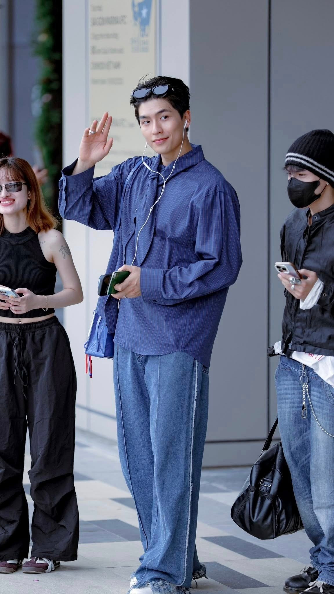 Hoa hậu đua nhau chụp ảnh trạm tỷ đang gây sốt - Ảnh 9.