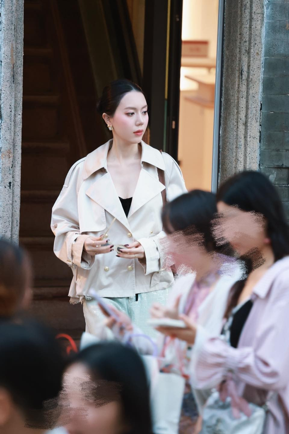 Hoa hậu đua nhau chụp ảnh trạm tỷ đang gây sốt - Ảnh 11.