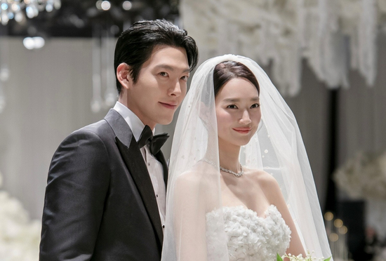 Tin vui liên tiếp của Kim Woo Bin sau đám cưới với bạn gái 10 năm