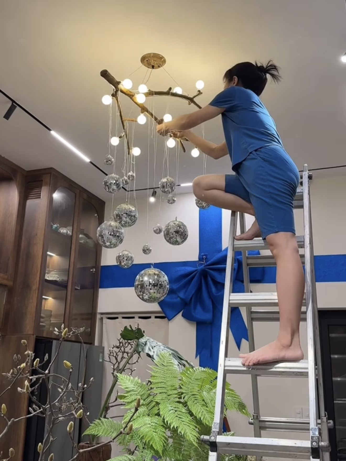 Vân Trang gây sốt với hành trình trang trí nhà đón Giáng sinh ấm cúng - Ảnh 4.