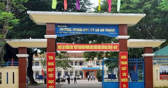 Vụ học sinh đang học bị gọi ra quét rác giữa trời nắng: Yêu cầu kỷ luật phó hiệu trưởng