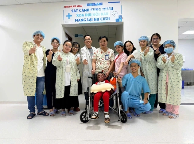 96 ngày 'chiến đấu' của bé trai 5 tuổi bị cha đốt xăng phỏng 80% - Ảnh 2