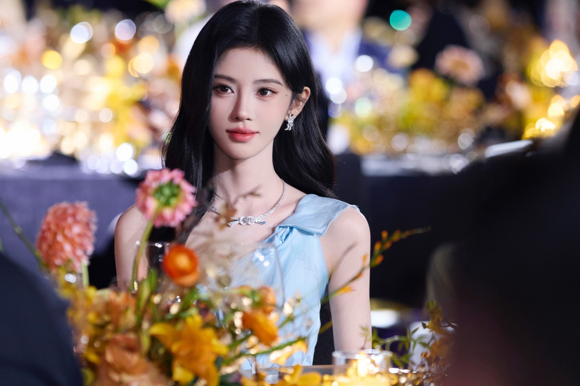 Bênh vực Cúc Tịnh Y, một nữ ca sĩ tiết lộ về bữa tiệc kín với thiếu gia - Ảnh 1