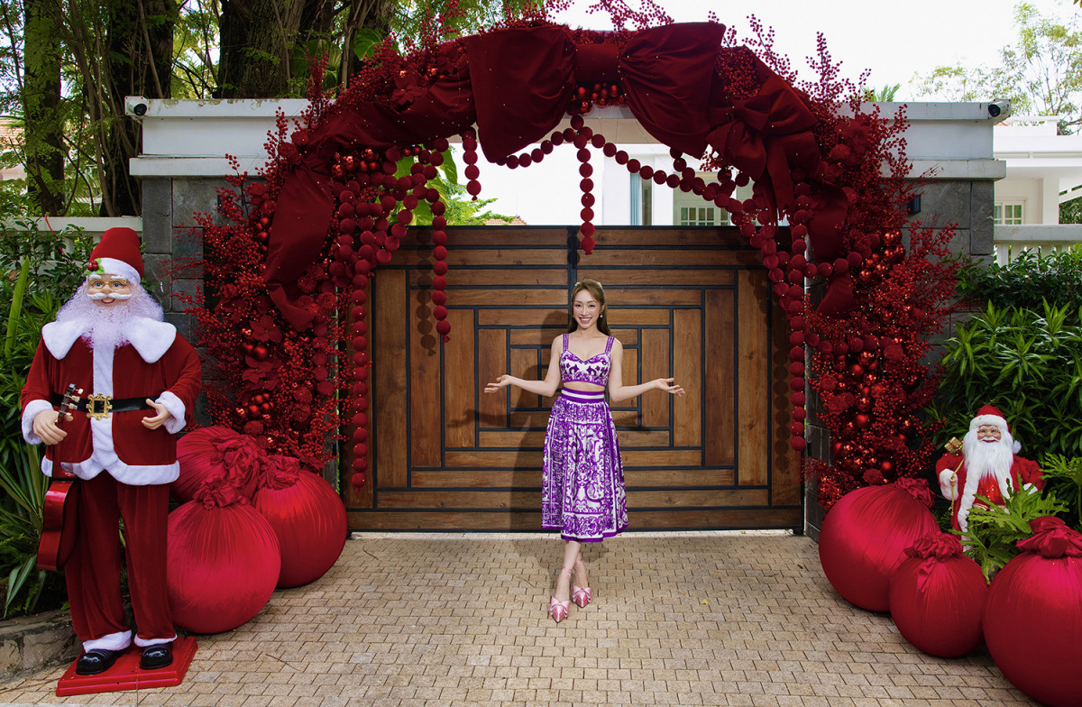 Vợ Chi Bảo trang hoàng biệt thự đón Noel - Ảnh 1.