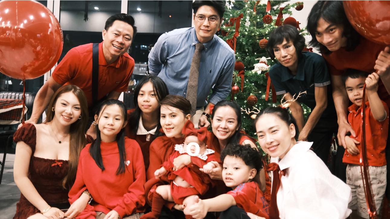 Ngô Thanh Vân và Huy Trần tổ chức tiệc Giáng sinh đầu tiên cùng con gái Gạo - Ảnh 4.