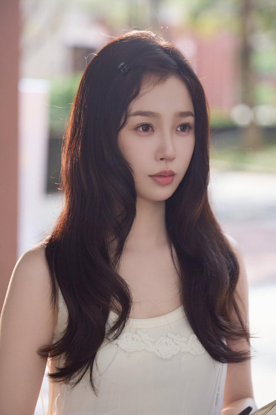 Tái xuất với 'Song quỹ', Ngu Thư Hân bị chê 'cảnh khóc giả đến khó tin' - Ảnh 3