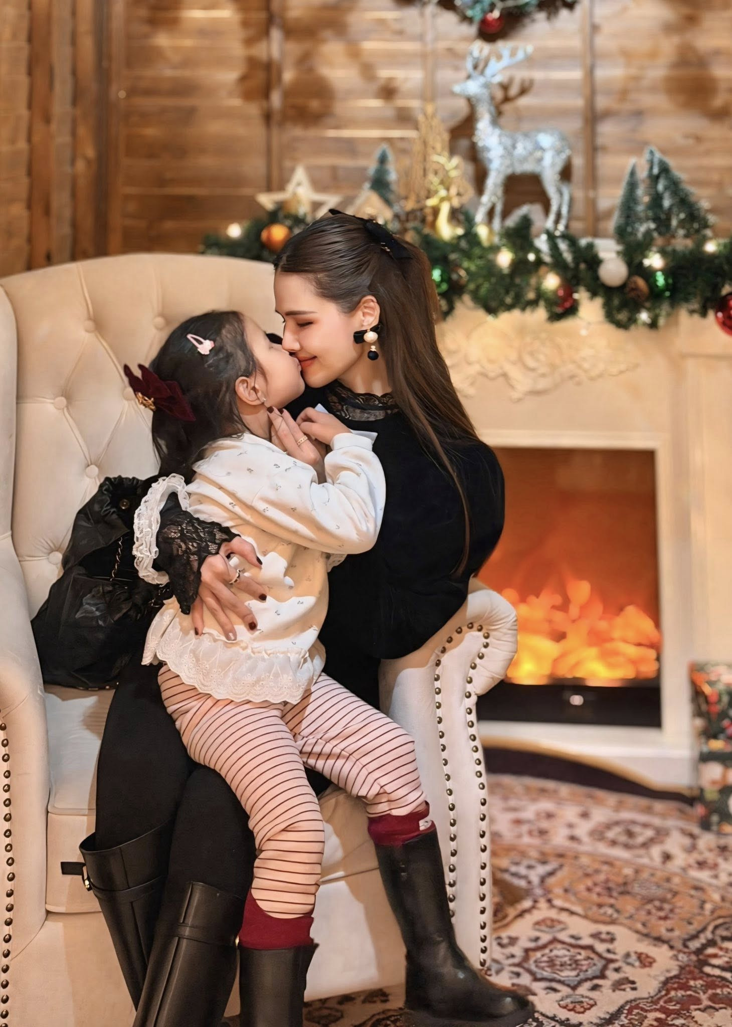 Phanh Lee và bộ ảnh Giáng sinh cùng hai con gây sốt trên mạng xã hội - Ảnh 7.