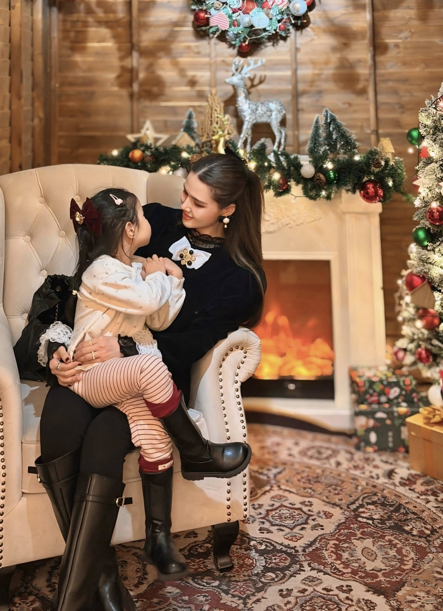 Phanh Lee và bộ ảnh Giáng sinh cùng hai con gây sốt trên mạng xã hội - Ảnh 6.