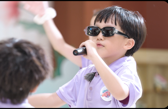 Lần đầu tiên có một MV hội tụ các em bé triệu views của Vbiz